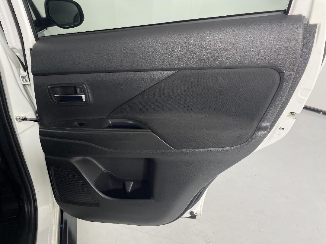 Photo '19' of Mitsubishi Outlander Photo '19' of Mitsubishi Outlander