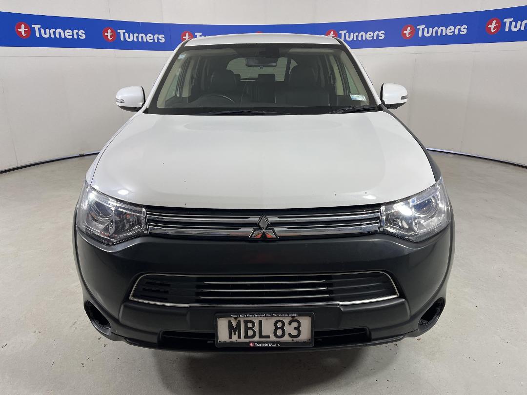 Photo '2' of Mitsubishi Outlander