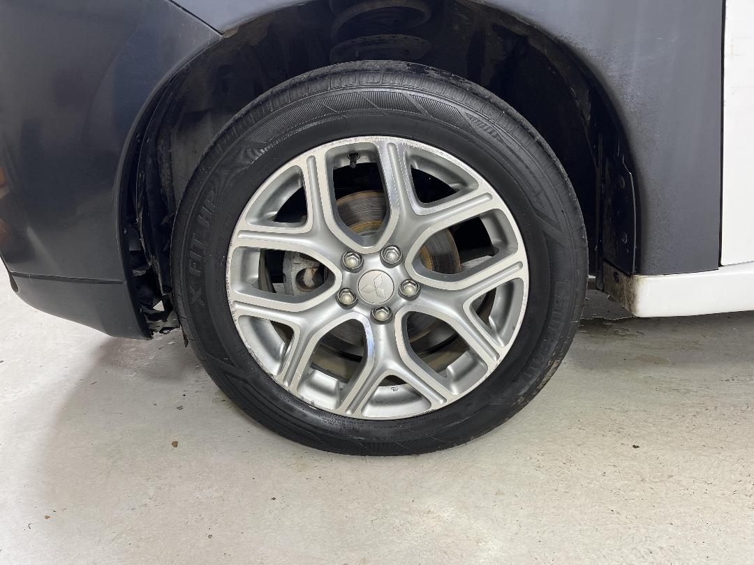 Photo '10' of Mitsubishi Outlander