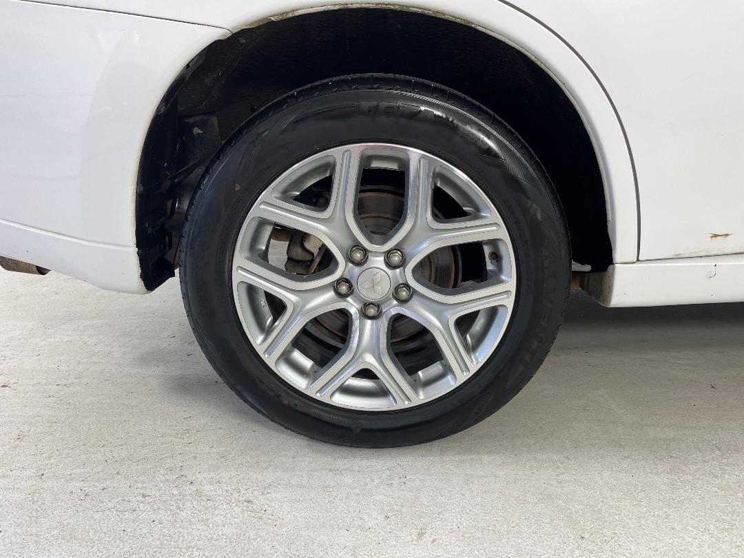 Photo '12' of Mitsubishi Outlander