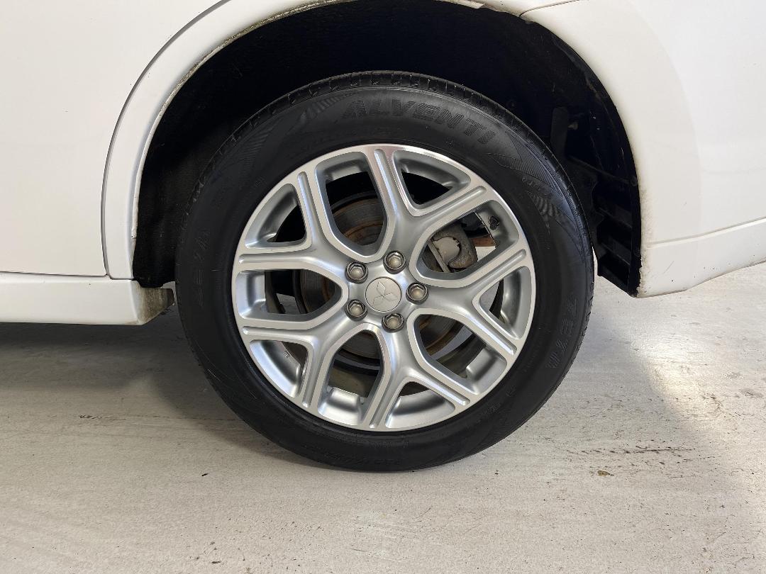 Photo '11' of Mitsubishi Outlander