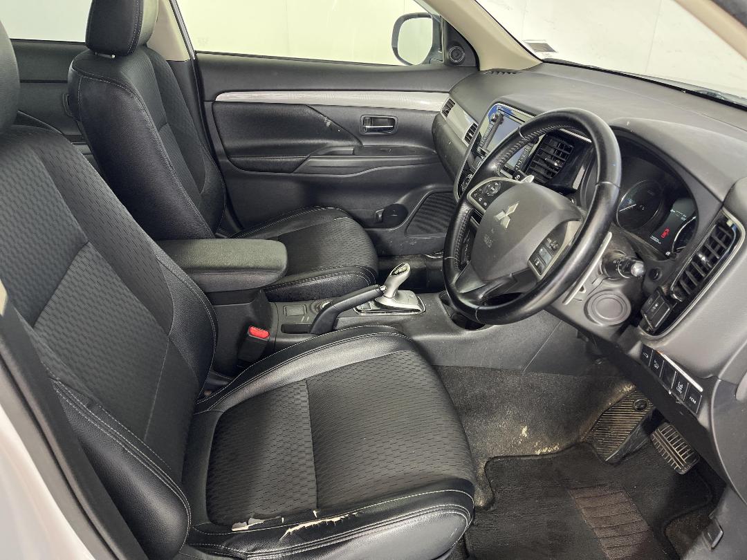 Photo '16' of Mitsubishi Outlander