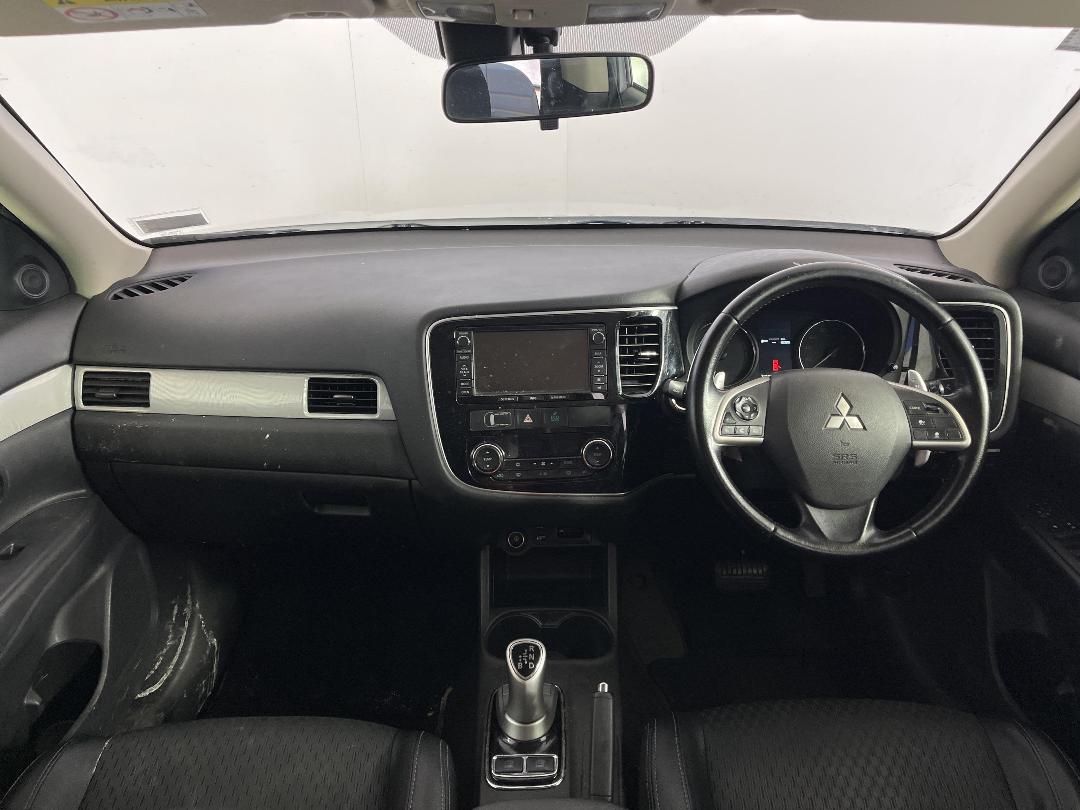 Photo '17' of Mitsubishi Outlander