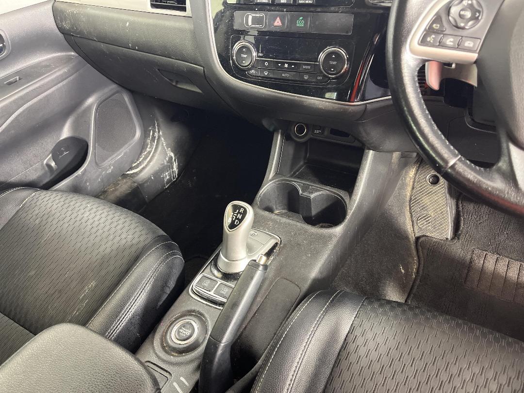 Photo '18' of Mitsubishi Outlander