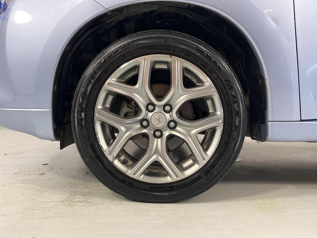 Photo '10' of Mitsubishi Outlander