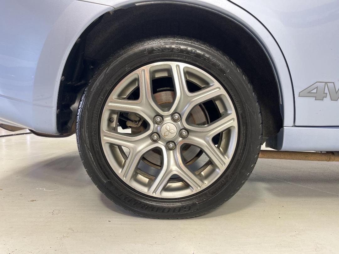 Photo '12' of Mitsubishi Outlander