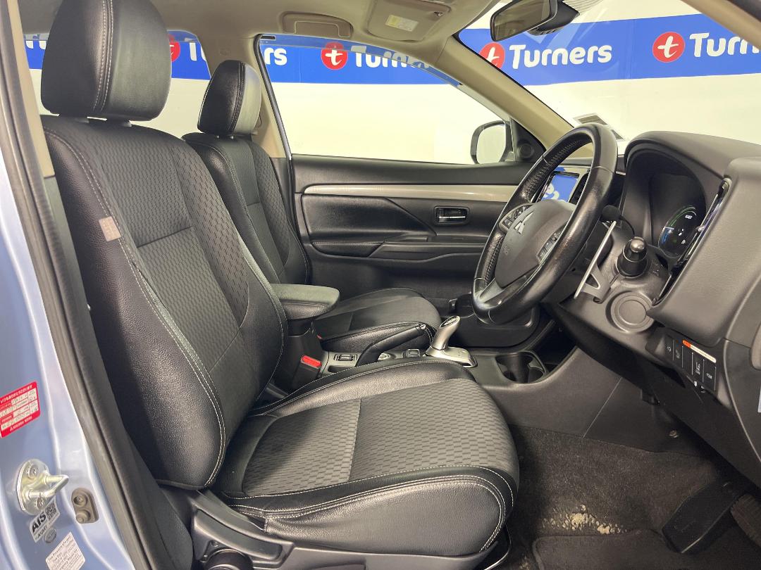 Photo '16' of Mitsubishi Outlander