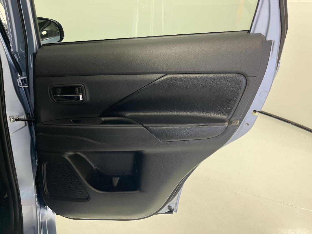 Photo '19' of Mitsubishi Outlander