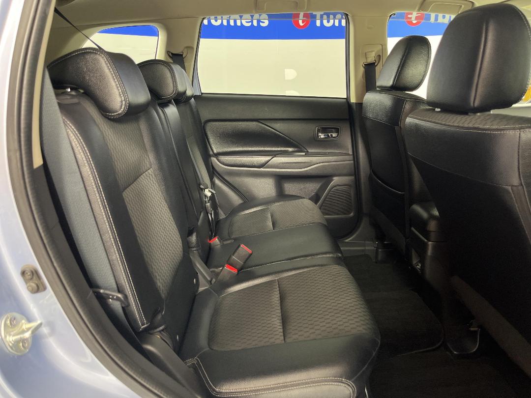 Photo '20' of Mitsubishi Outlander