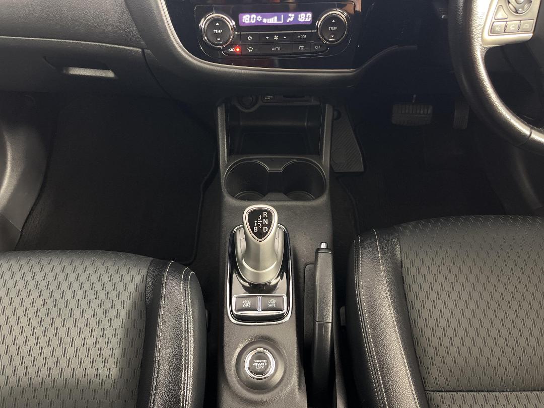 Photo '18' of Mitsubishi Outlander