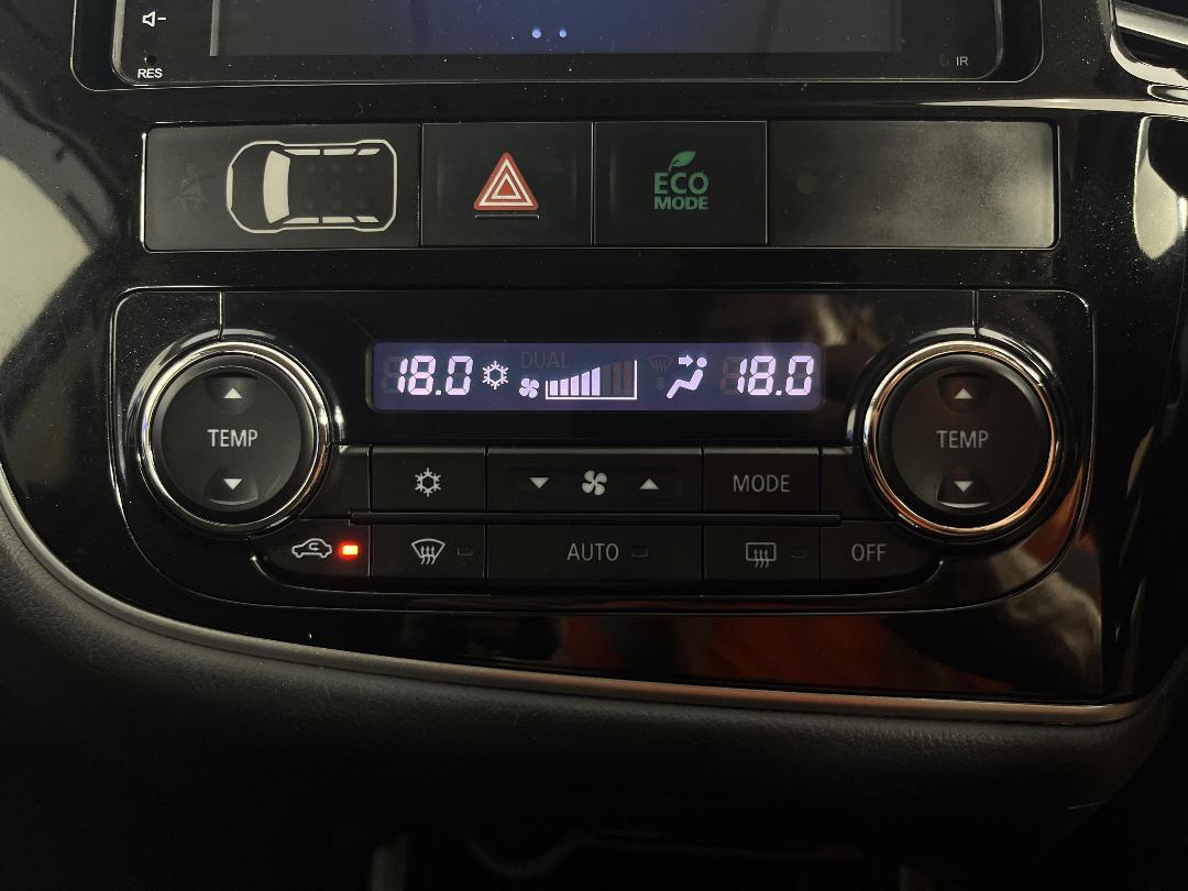 Photo '30' of Mitsubishi Outlander