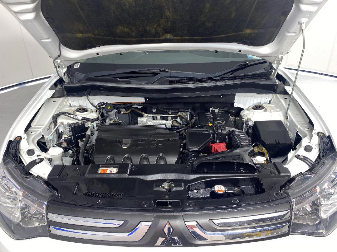 Photo '13' of Mitsubishi Outlander