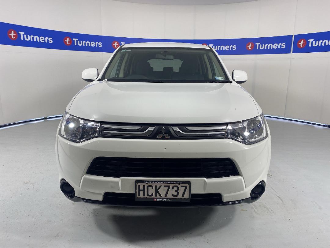 Photo '2' of Mitsubishi Outlander