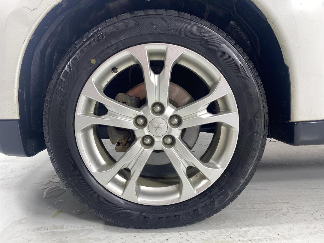 Photo '10' of Mitsubishi Outlander