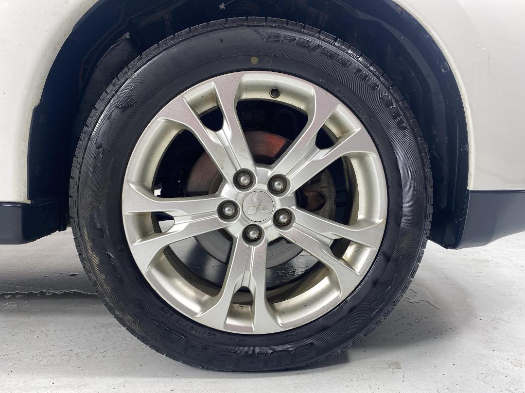 Photo '9' of Mitsubishi Outlander