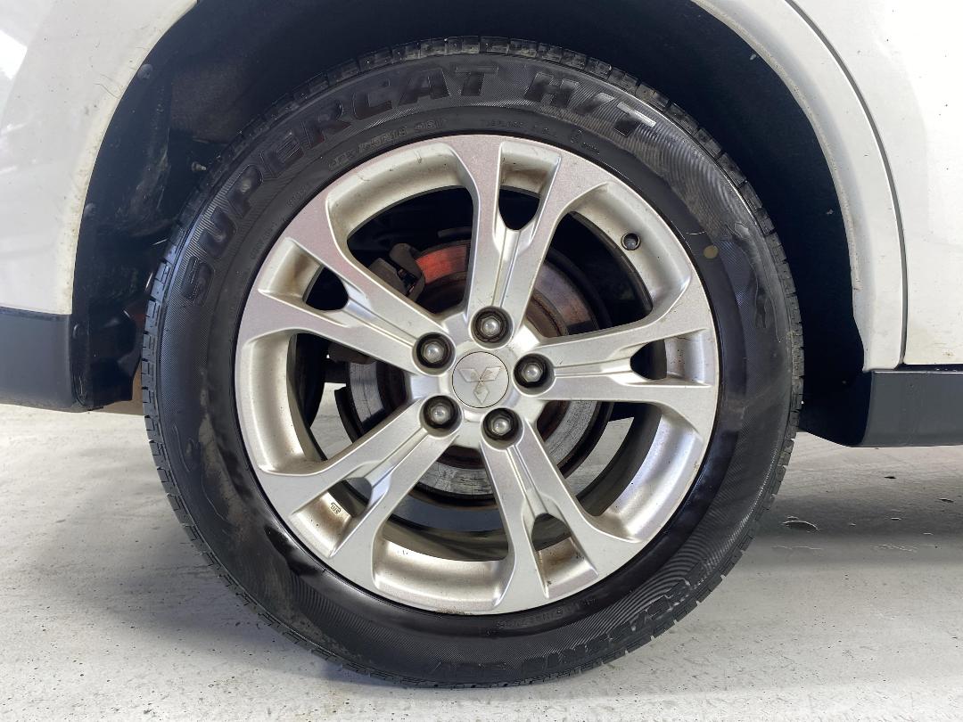 Photo '12' of Mitsubishi Outlander