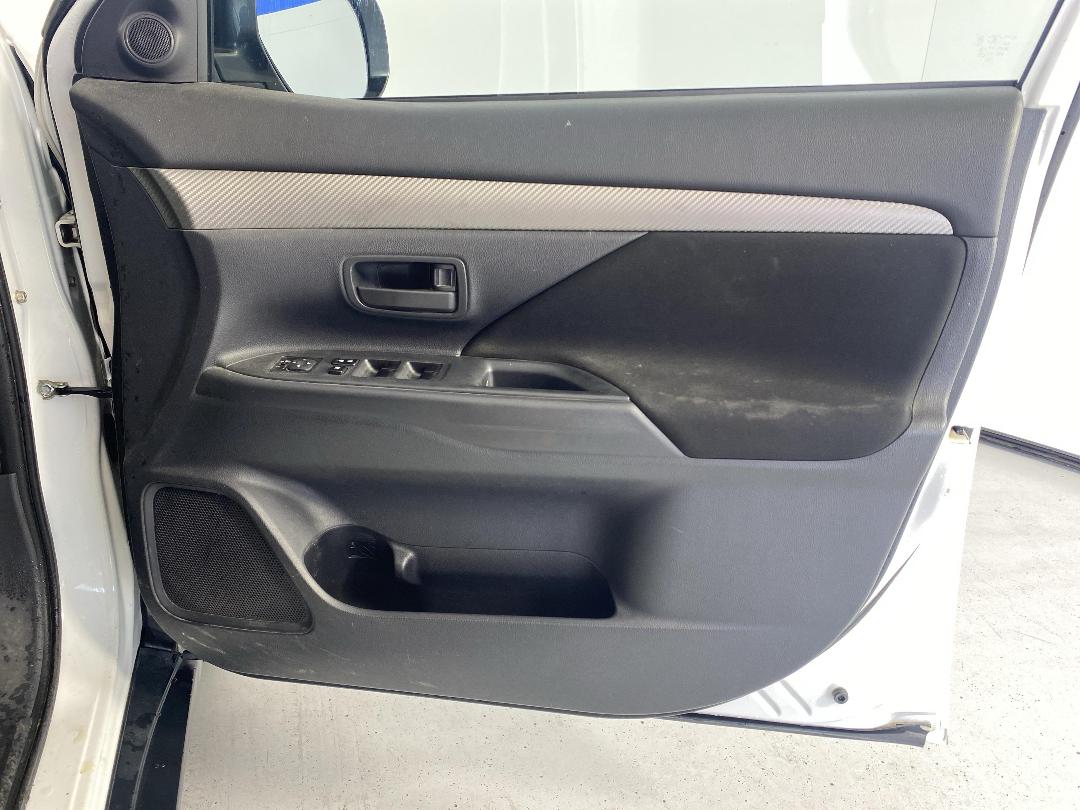 Photo '15' of Mitsubishi Outlander