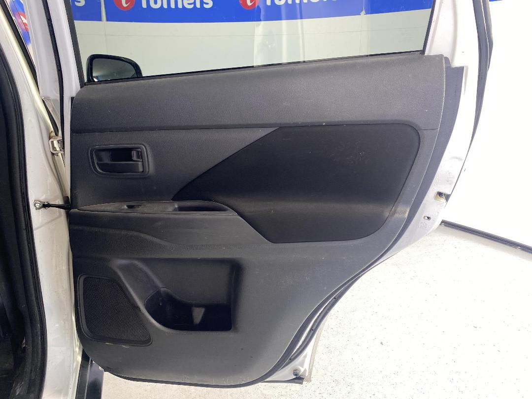 Photo '19' of Mitsubishi Outlander