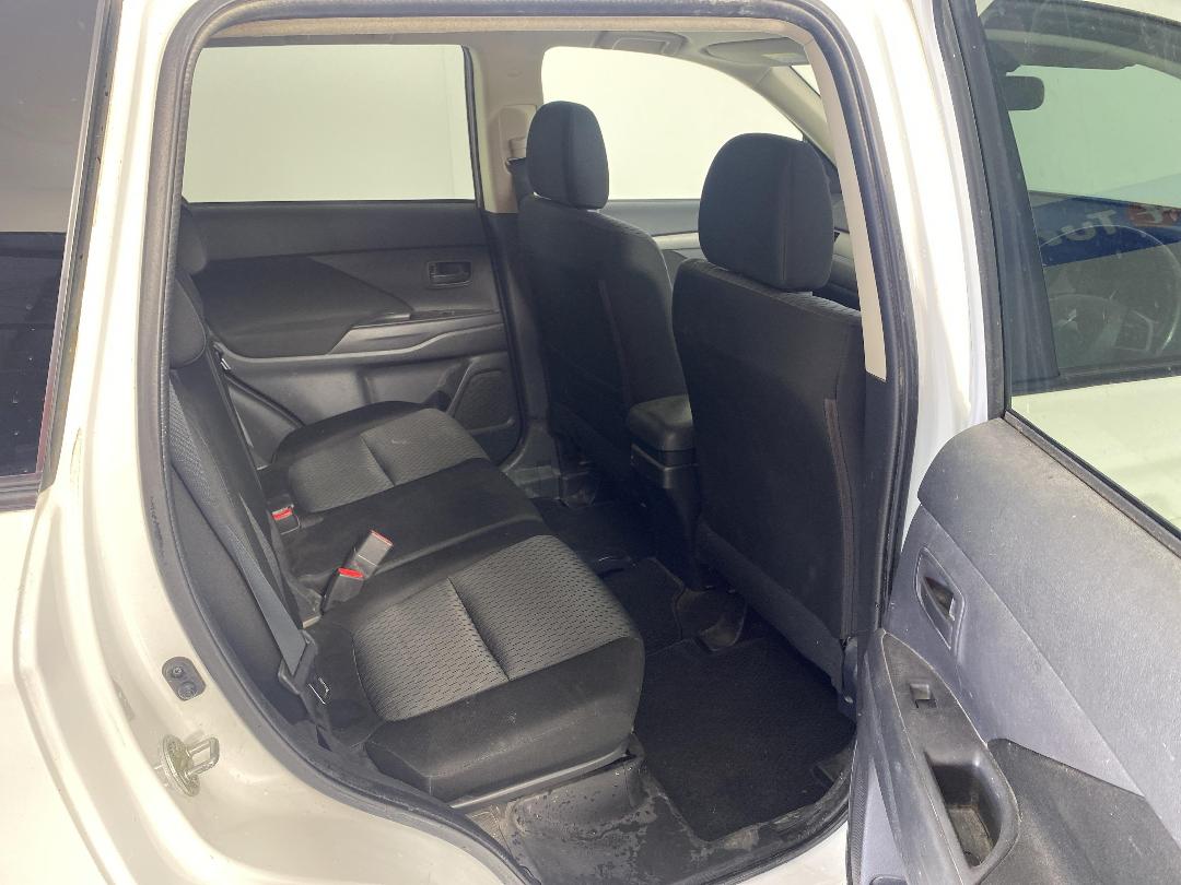 Photo '20' of Mitsubishi Outlander