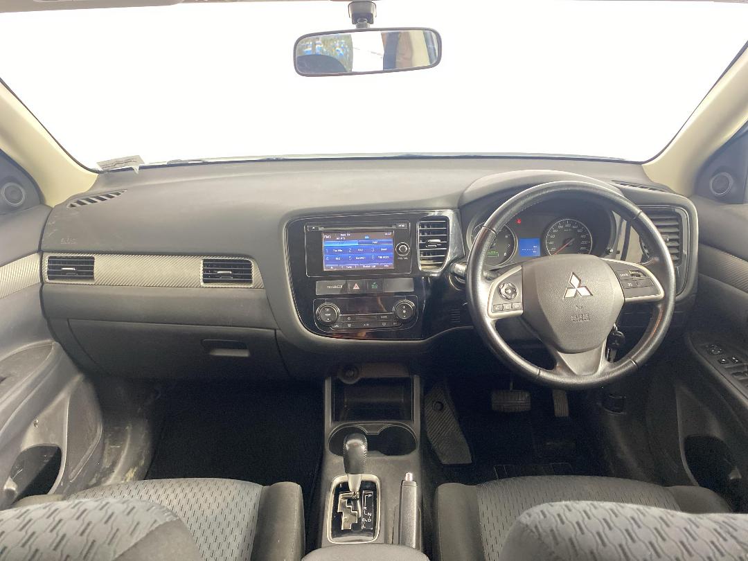 Photo '17' of Mitsubishi Outlander