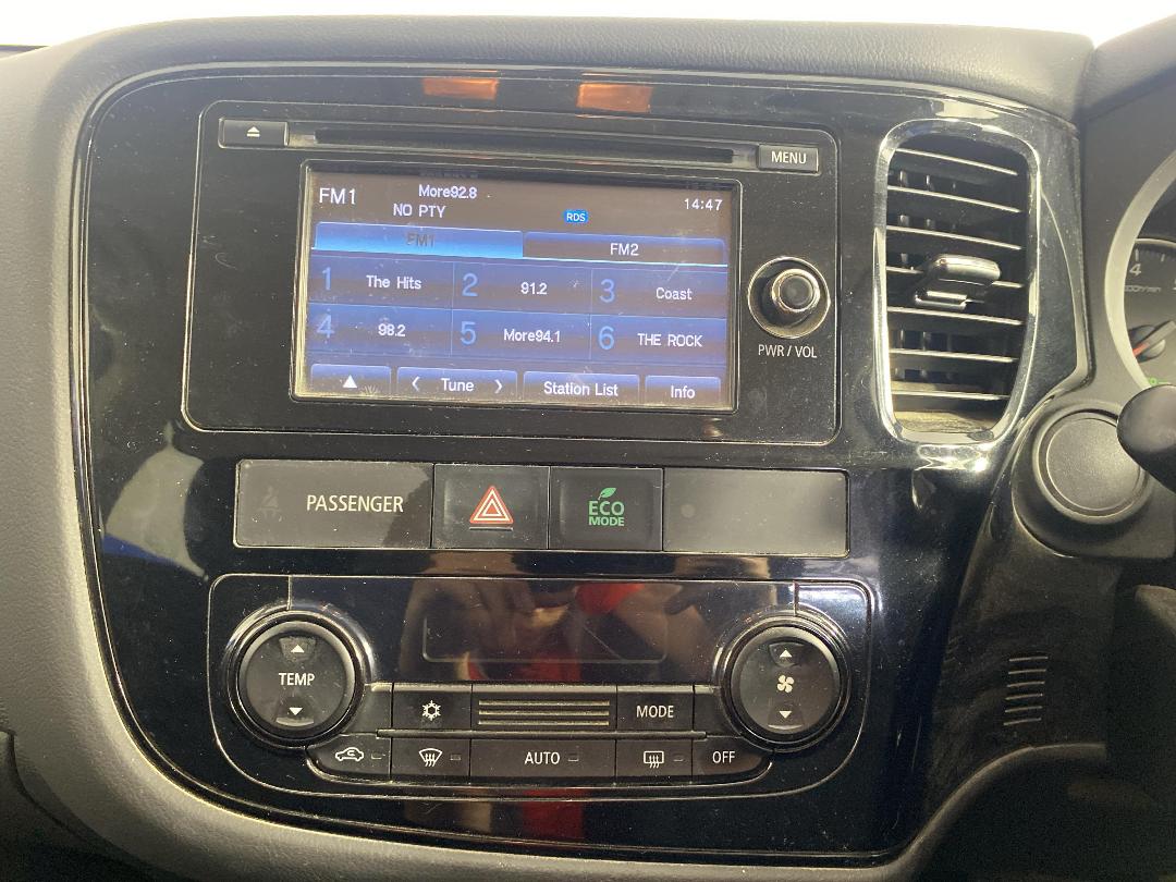 Photo '18' of Mitsubishi Outlander