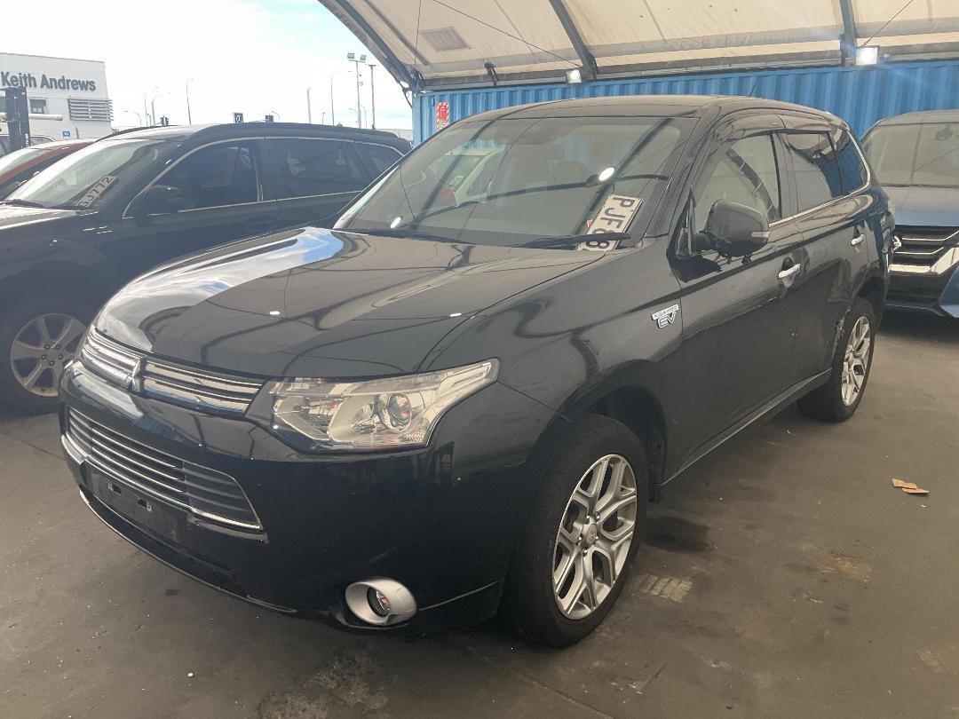 Photo '3' of Mitsubishi Outlander Plugin Photo '3' of Mitsubishi Outlander Plugin