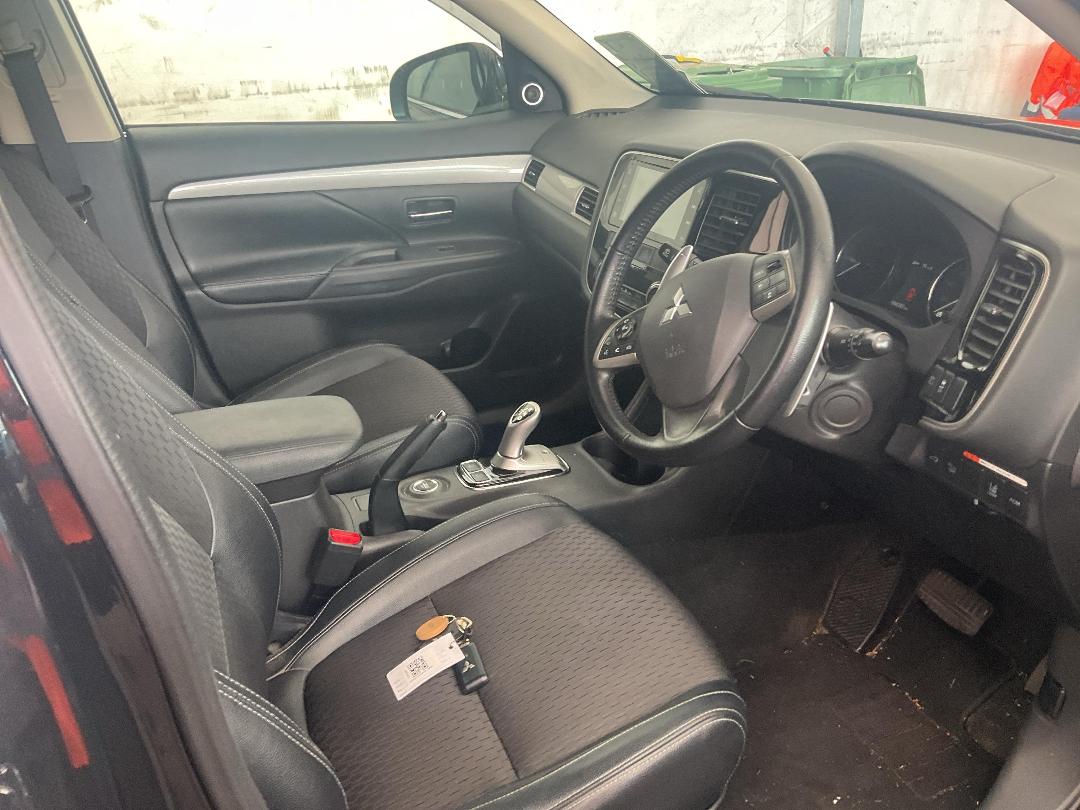 Photo '8' of Mitsubishi Outlander Plugin Photo '8' of Mitsubishi Outlander Plugin