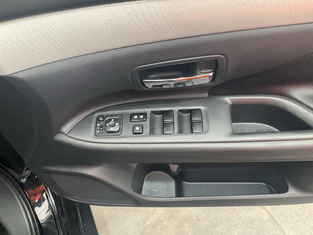 Photo '9' of Mitsubishi Outlander Plugin Photo '9' of Mitsubishi Outlander Plugin