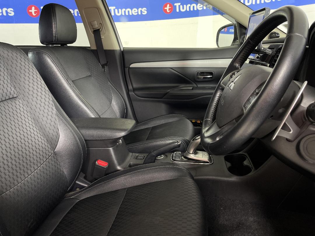 Photo '16' of Mitsubishi Outlander Photo '16' of Mitsubishi Outlander