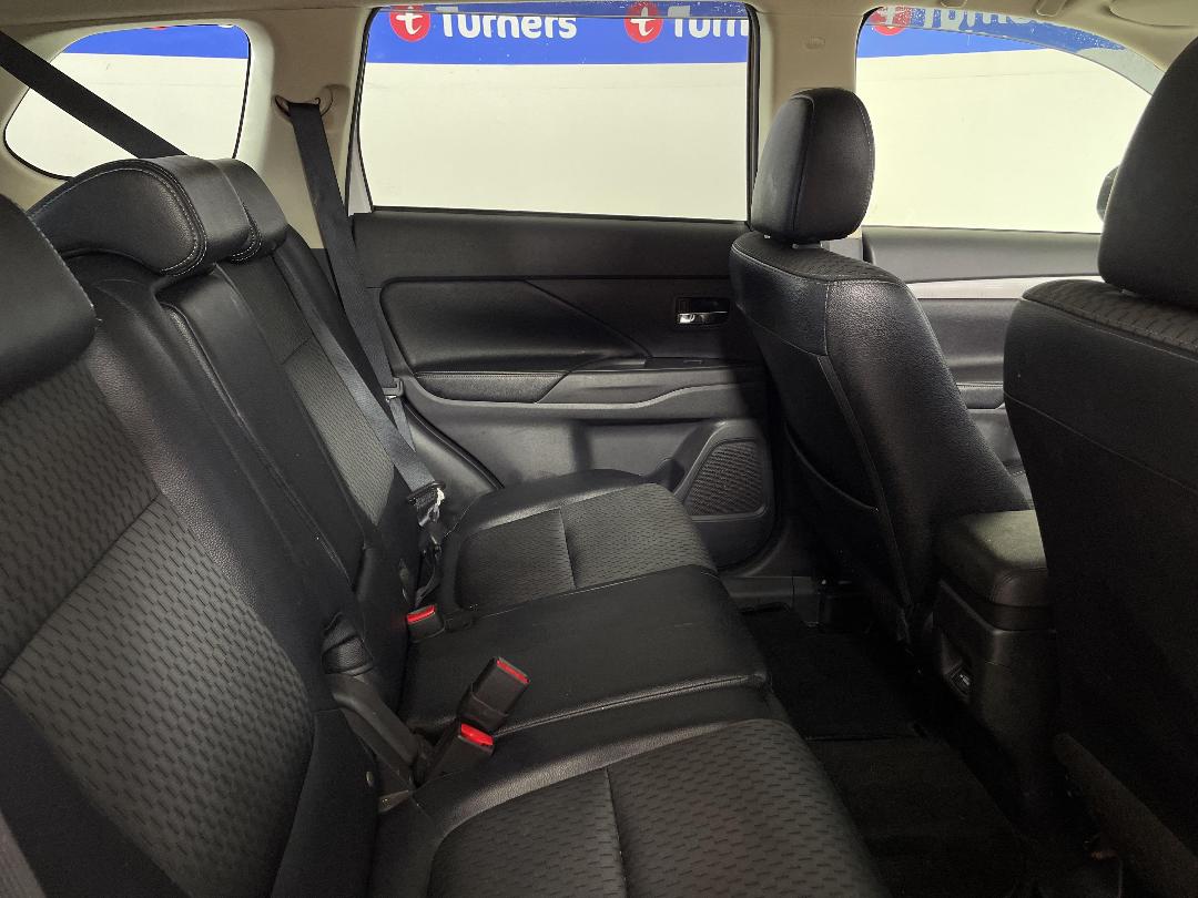 Photo '20' of Mitsubishi Outlander Photo '20' of Mitsubishi Outlander