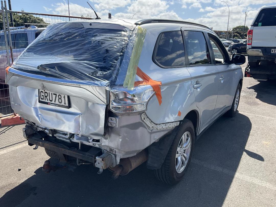 Photo '4' of Mitsubishi Outlander LS Photo '4' of Mitsubishi Outlander LS