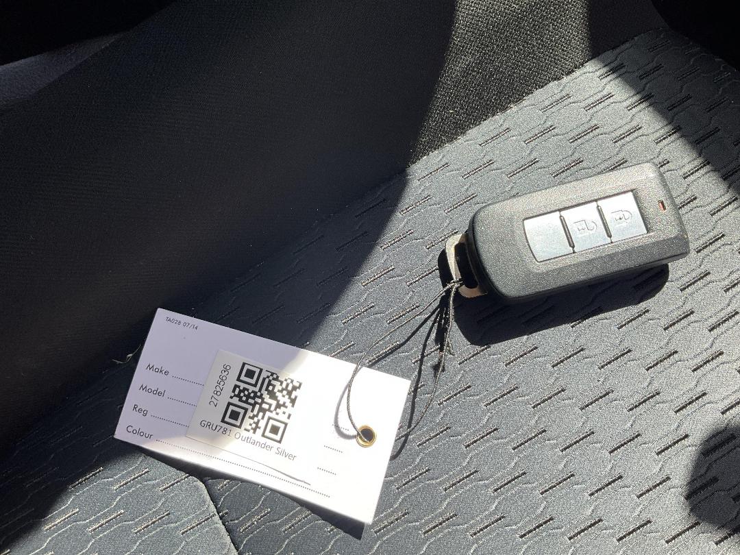 Photo '15' of Mitsubishi Outlander LS Photo '15' of Mitsubishi Outlander LS