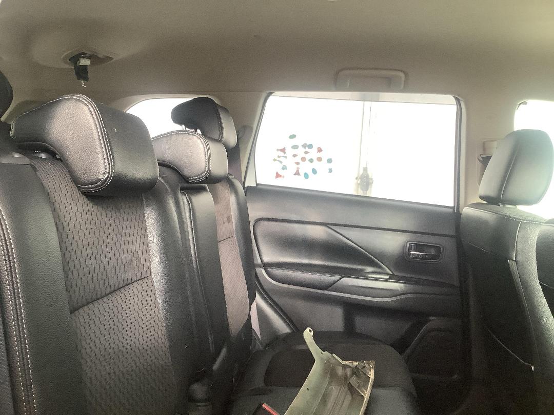 Photo '12' of Mitsubishi Outlander