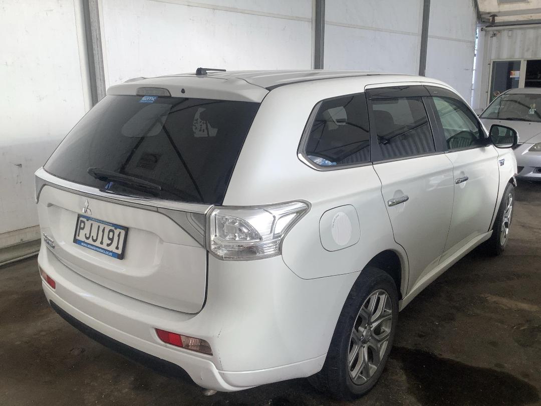 Photo '7' of Mitsubishi Outlander