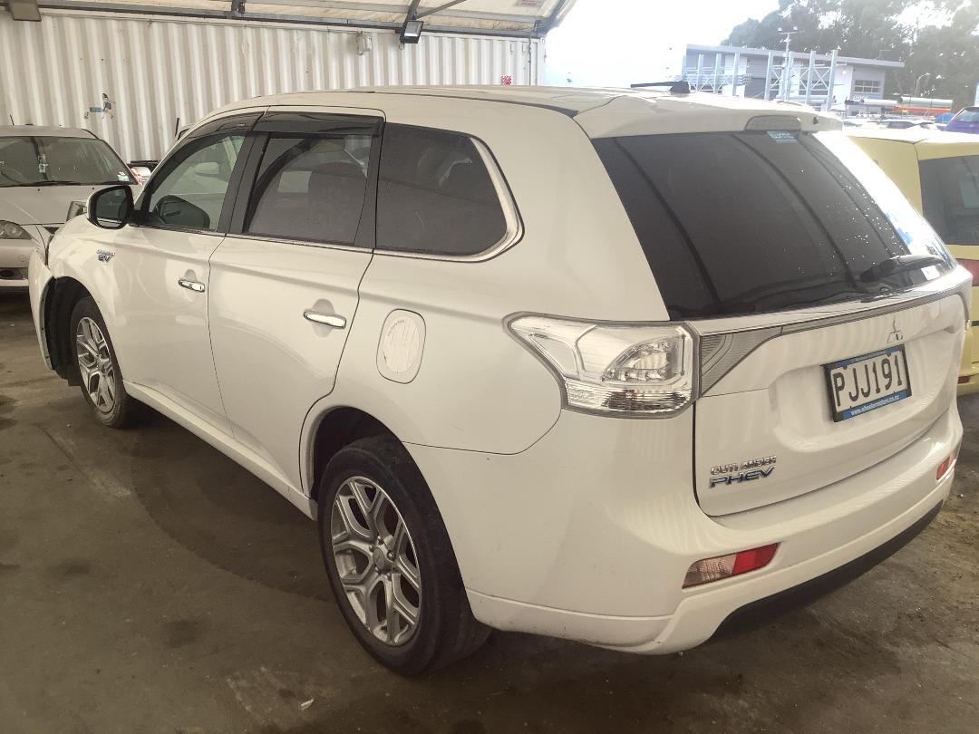 Photo '8' of Mitsubishi Outlander