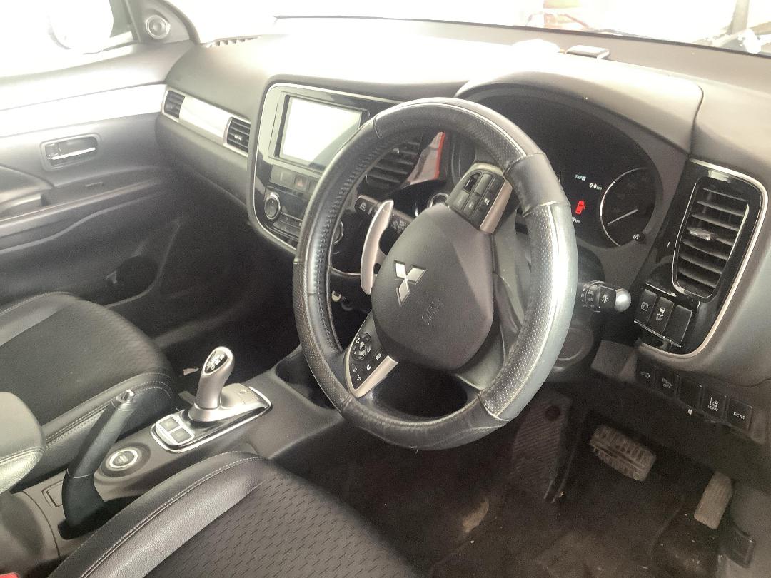 Photo '13' of Mitsubishi Outlander