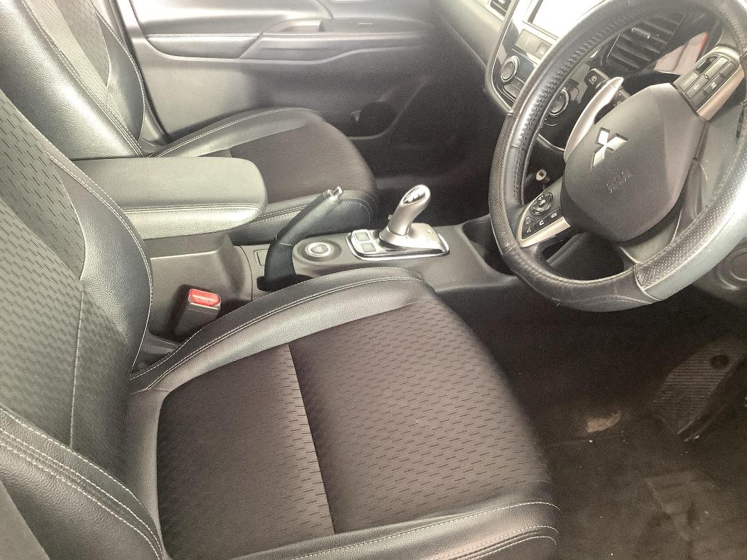 Photo '14' of Mitsubishi Outlander