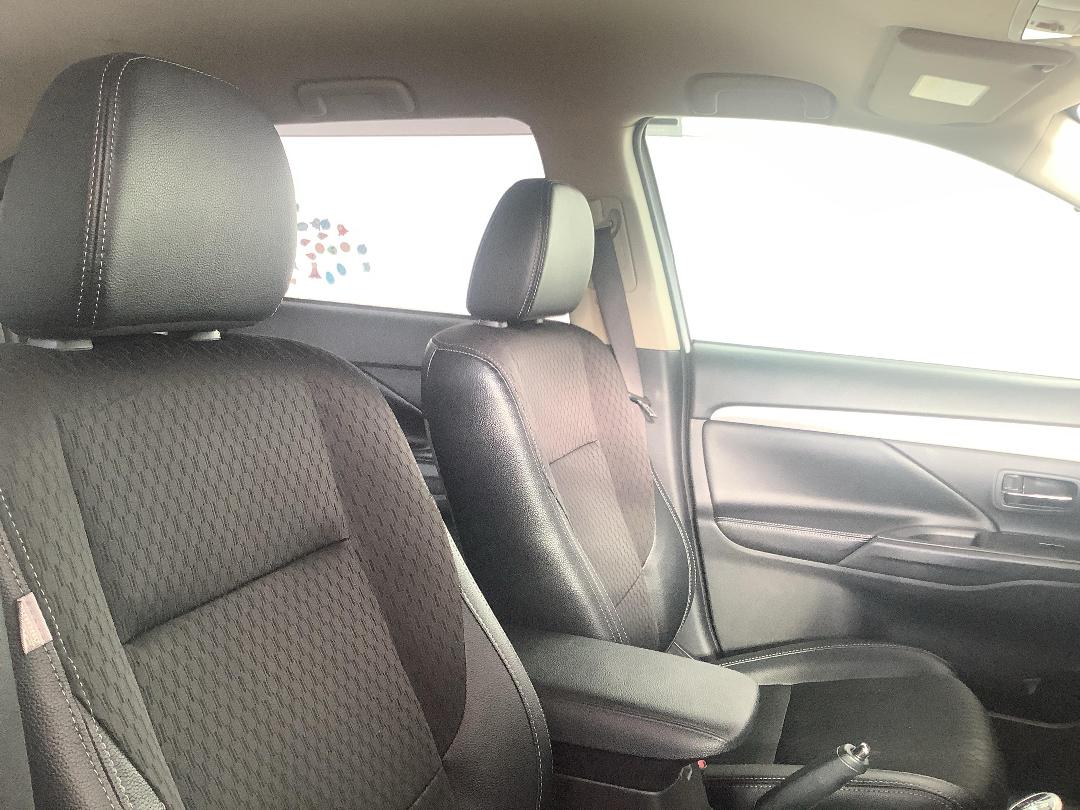 Photo '15' of Mitsubishi Outlander