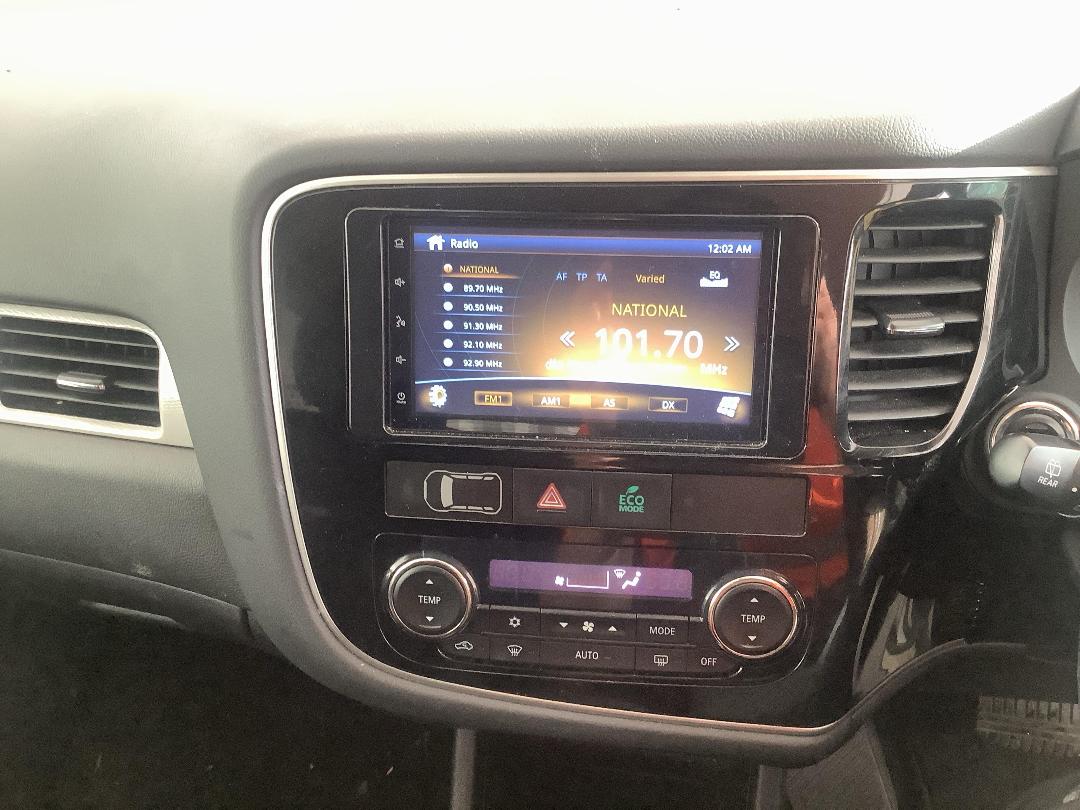 Photo '18' of Mitsubishi Outlander