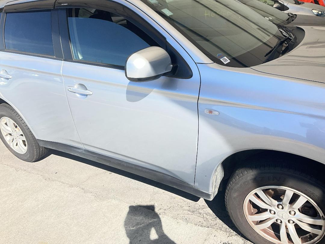 Photo '3' of Mitsubishi Outlander LS