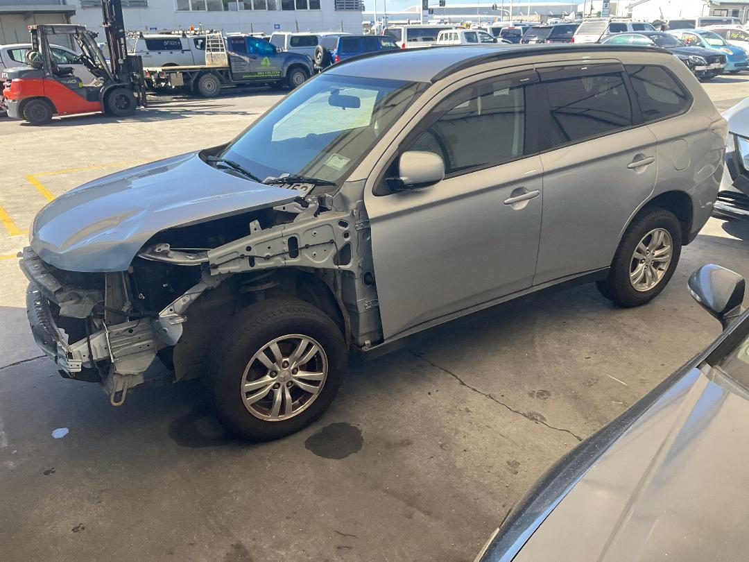 Photo '5' of Mitsubishi Outlander LS