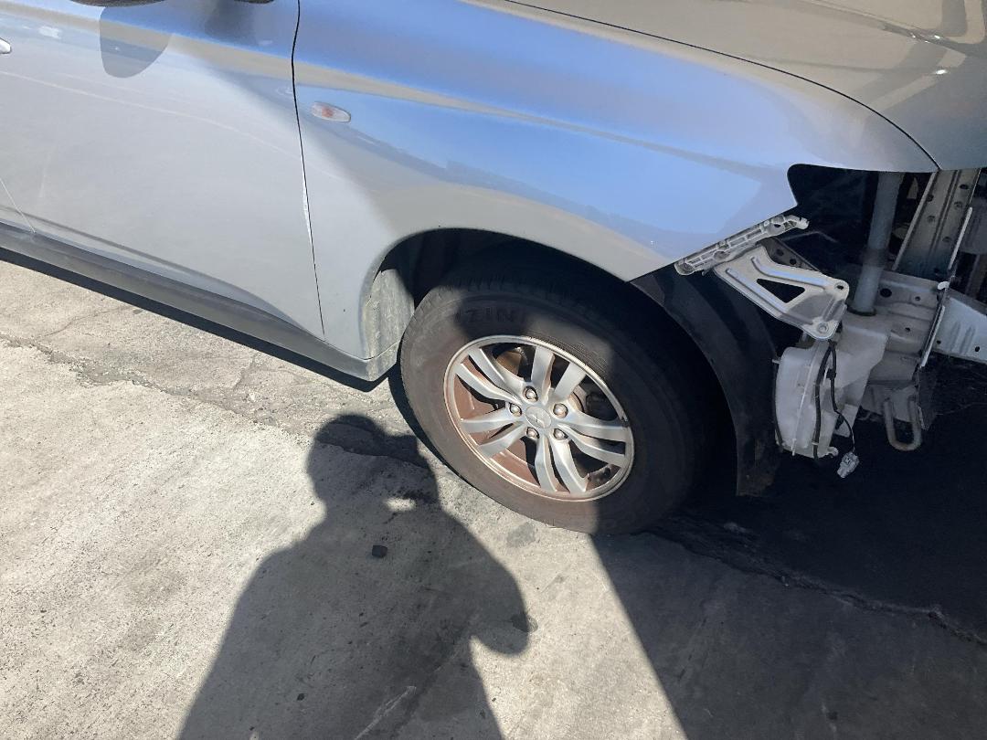 Photo '2' of Mitsubishi Outlander LS