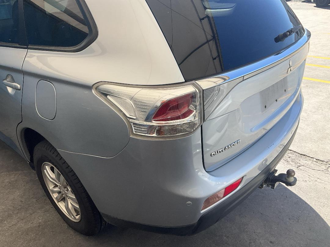 Photo '12' of Mitsubishi Outlander LS