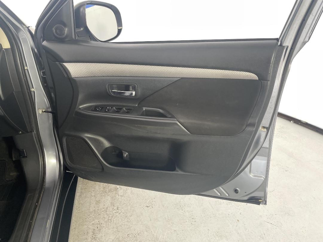 Photo '15' of Mitsubishi Outlander Photo '15' of Mitsubishi Outlander