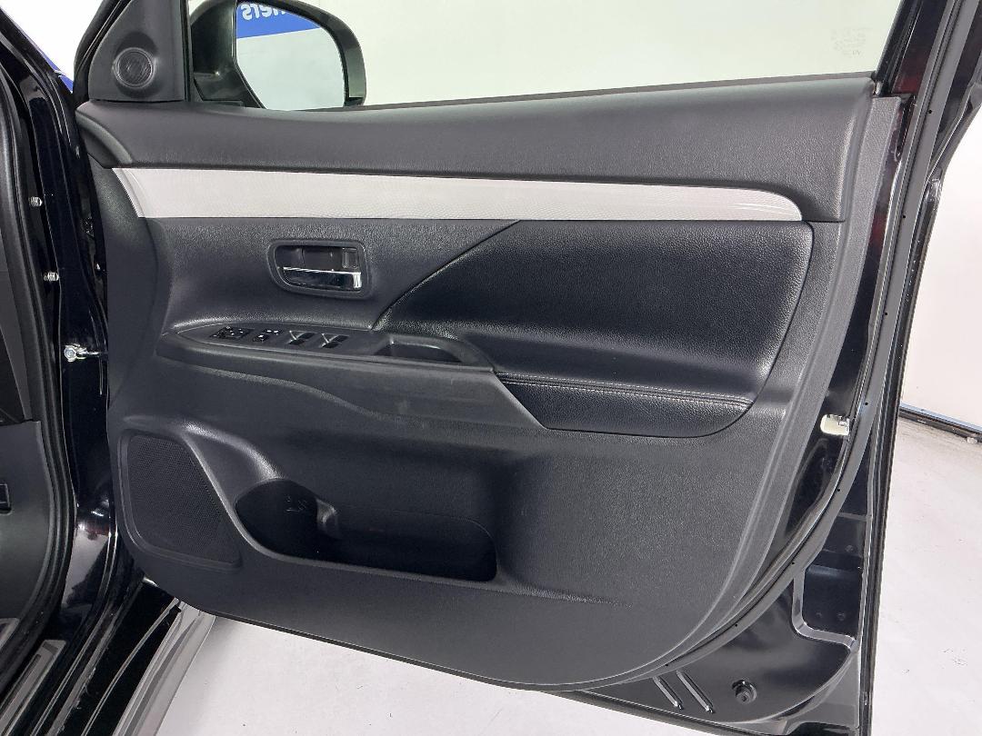 Photo '15' of Mitsubishi Outlander Photo '15' of Mitsubishi Outlander