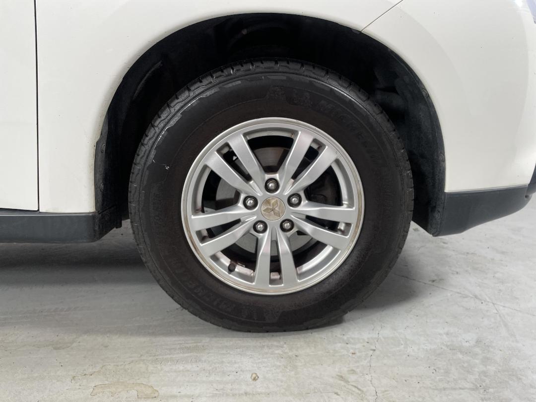 Photo '9' of Mitsubishi Outlander