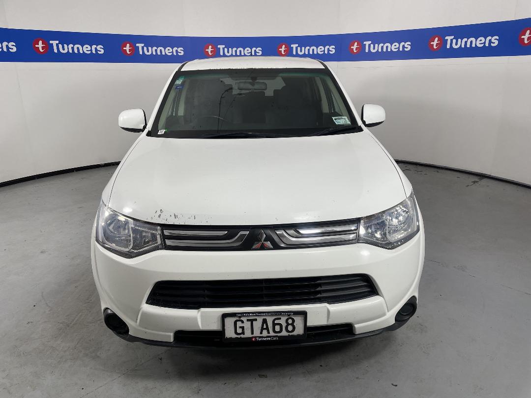 Photo '2' of Mitsubishi Outlander