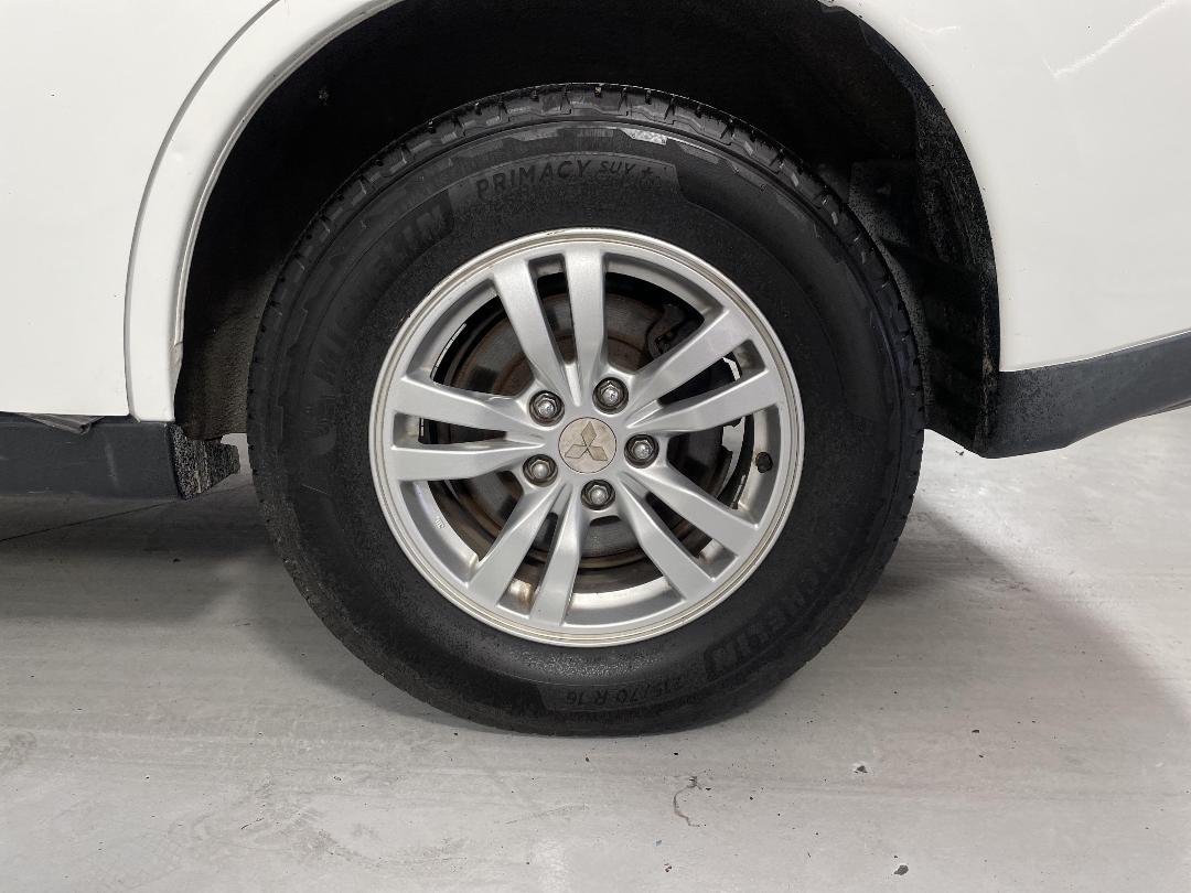 Photo '11' of Mitsubishi Outlander