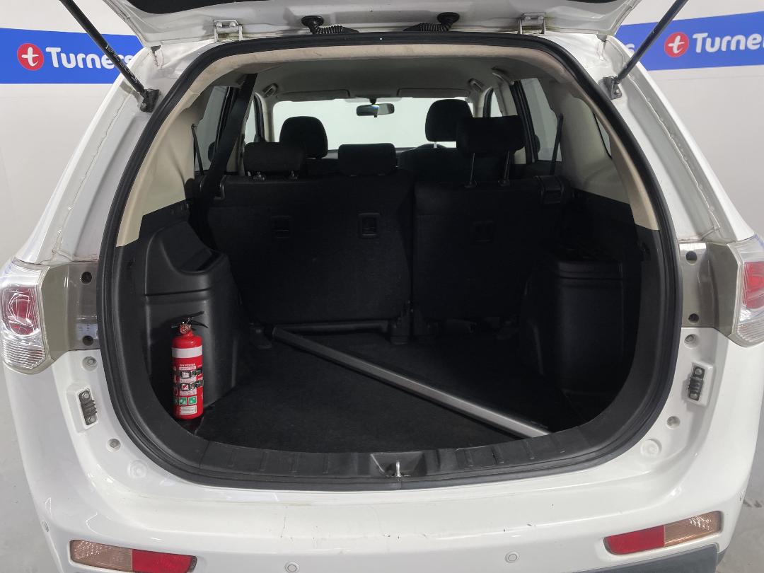 Photo '14' of Mitsubishi Outlander