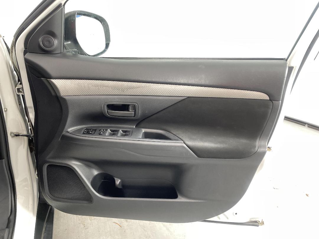 Photo '15' of Mitsubishi Outlander